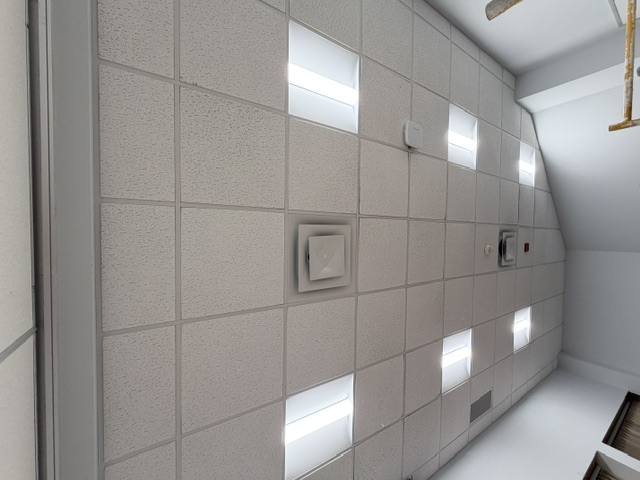 Finished commercial ceiling with lighting and vents